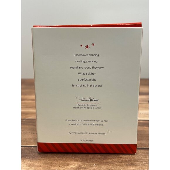 2014 HALLMARK KEEPSAKE ORNAMENT QG01216 STROLLING IN THE SNOW SINGING - Picture 3 of 10